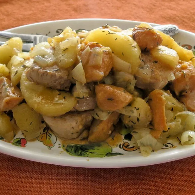 Pork Tenderloin with Sweet Potatoes and Apples